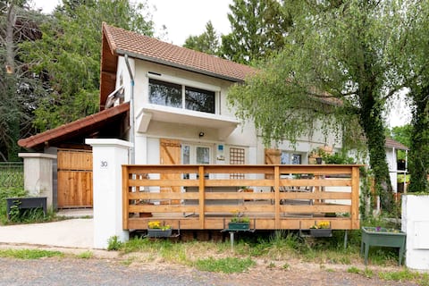 Nature gîte 6–7 guests, fenced garden, near Vichy