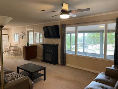 Popular Airbnb listing: Relax and unwind at the cottage in Regina Metropolitan Area