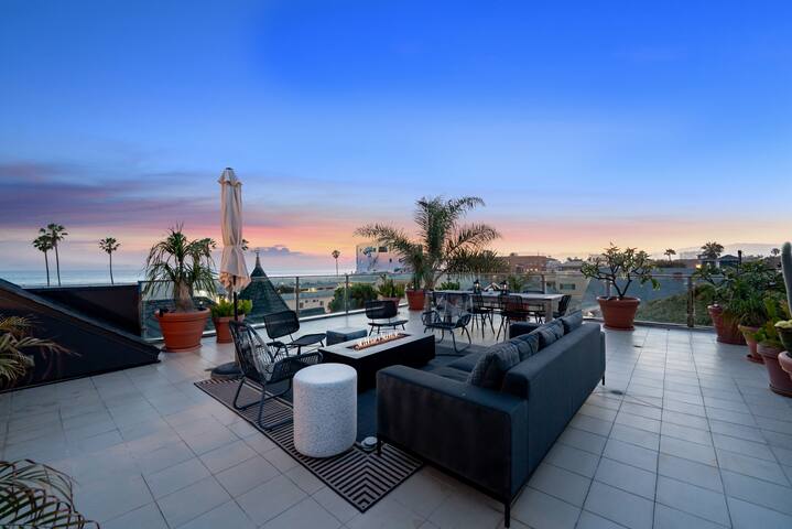 Venice Beachfront Luxury: Rooftop, Ocean Views gallery image 3