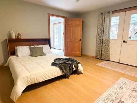 Top Airbnb: Flying Mountain Apartment - Walk to Acadia Trails! in Southwest Harbor
