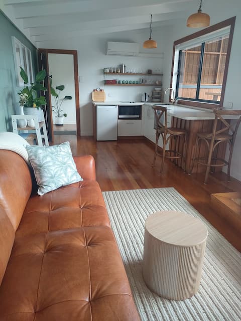 Popular Airbnb listing: The Tree Hut in Waikato District South West