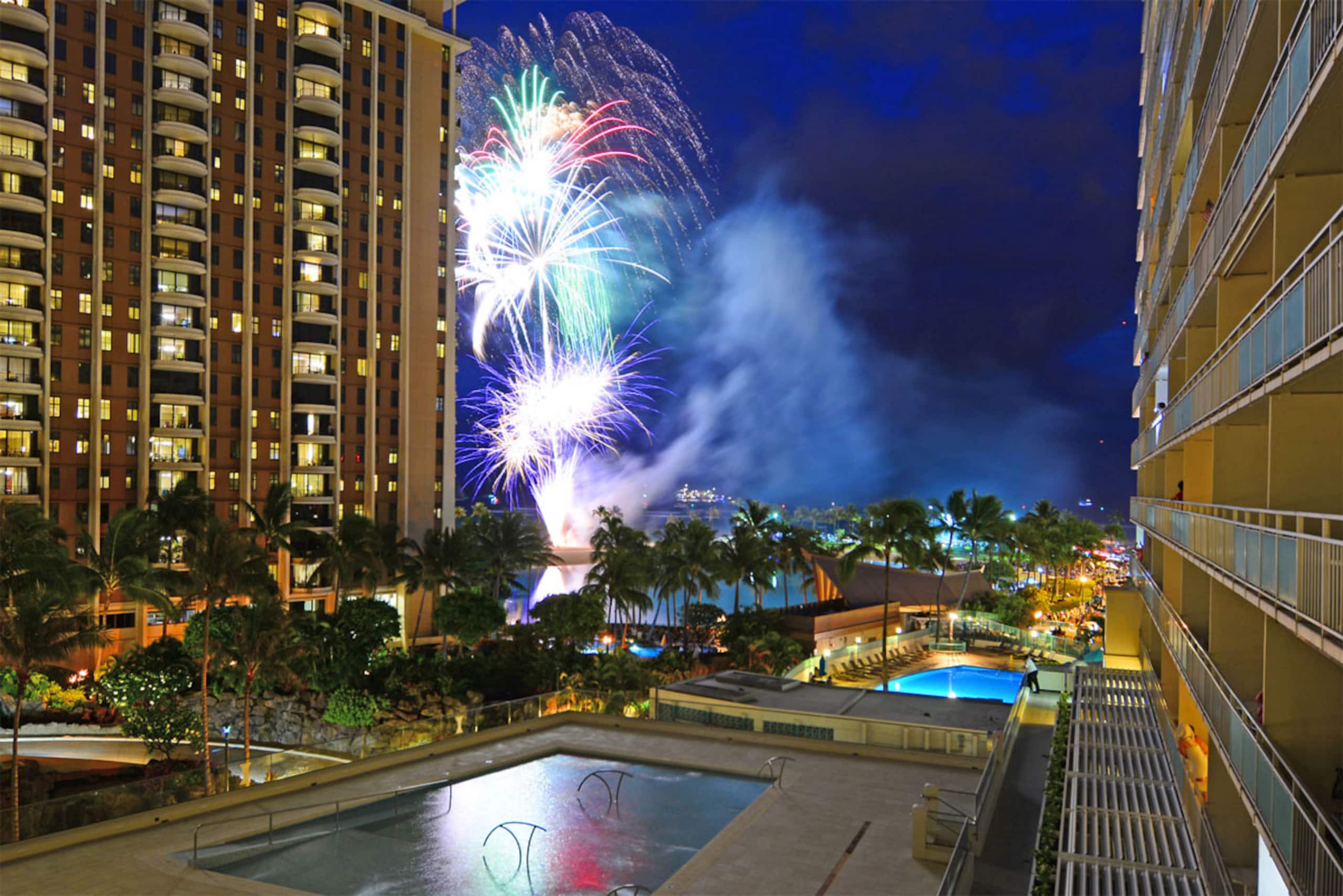Ocean View 2 Bedroom/2 Bath Condo at Ilikai Resort - Image 32