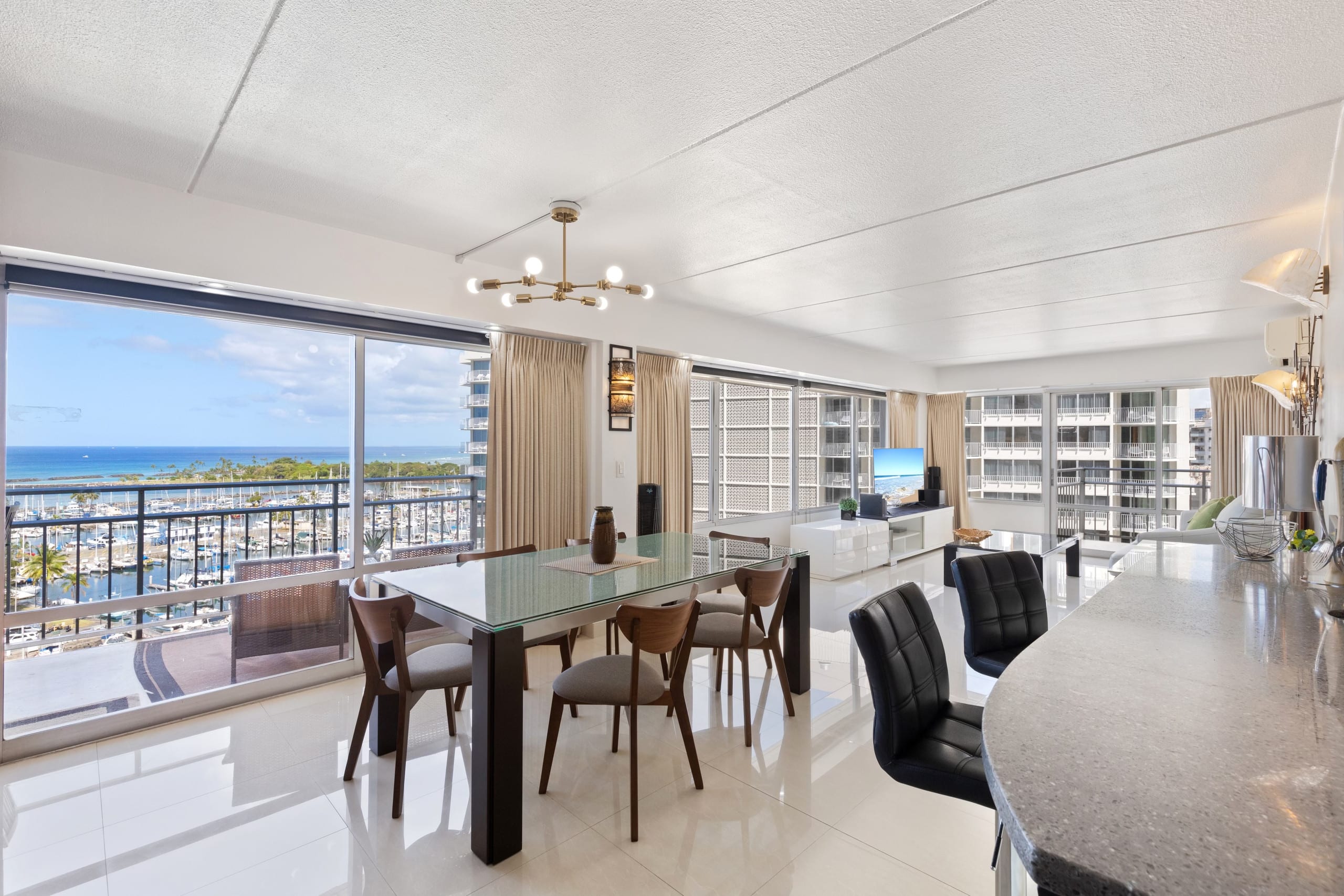 Ocean View 2 Bedroom/2 Bath Condo at Ilikai Resort - Image 11