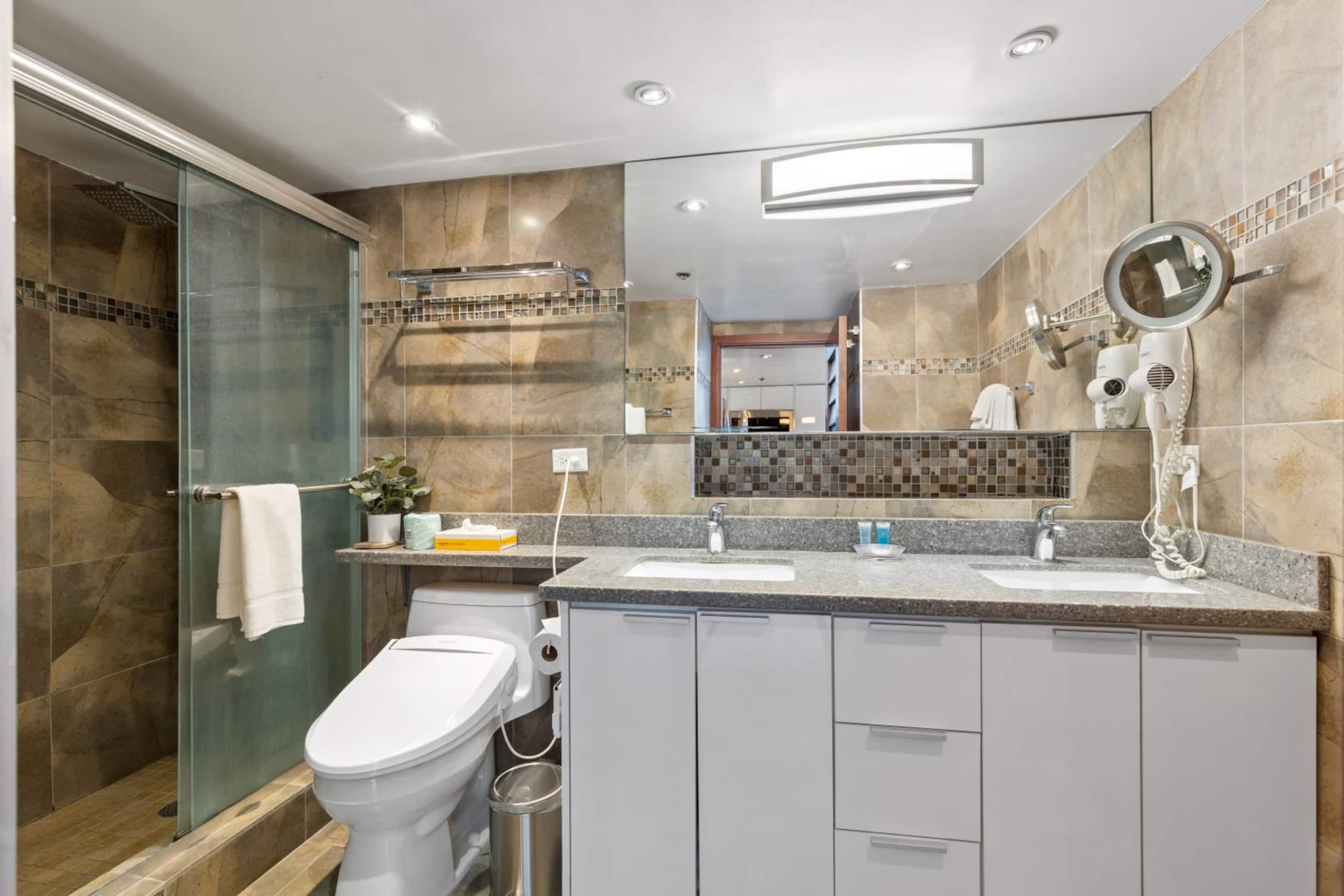 Ocean View 2 Bedroom/2 Bath Condo at Ilikai Resort - Image 19