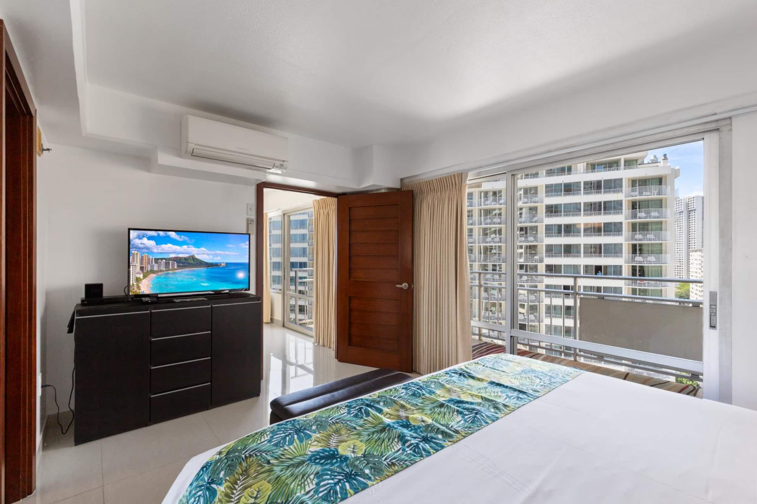 Ocean View 2 Bedroom/2 Bath Condo at Ilikai Resort - Image 14