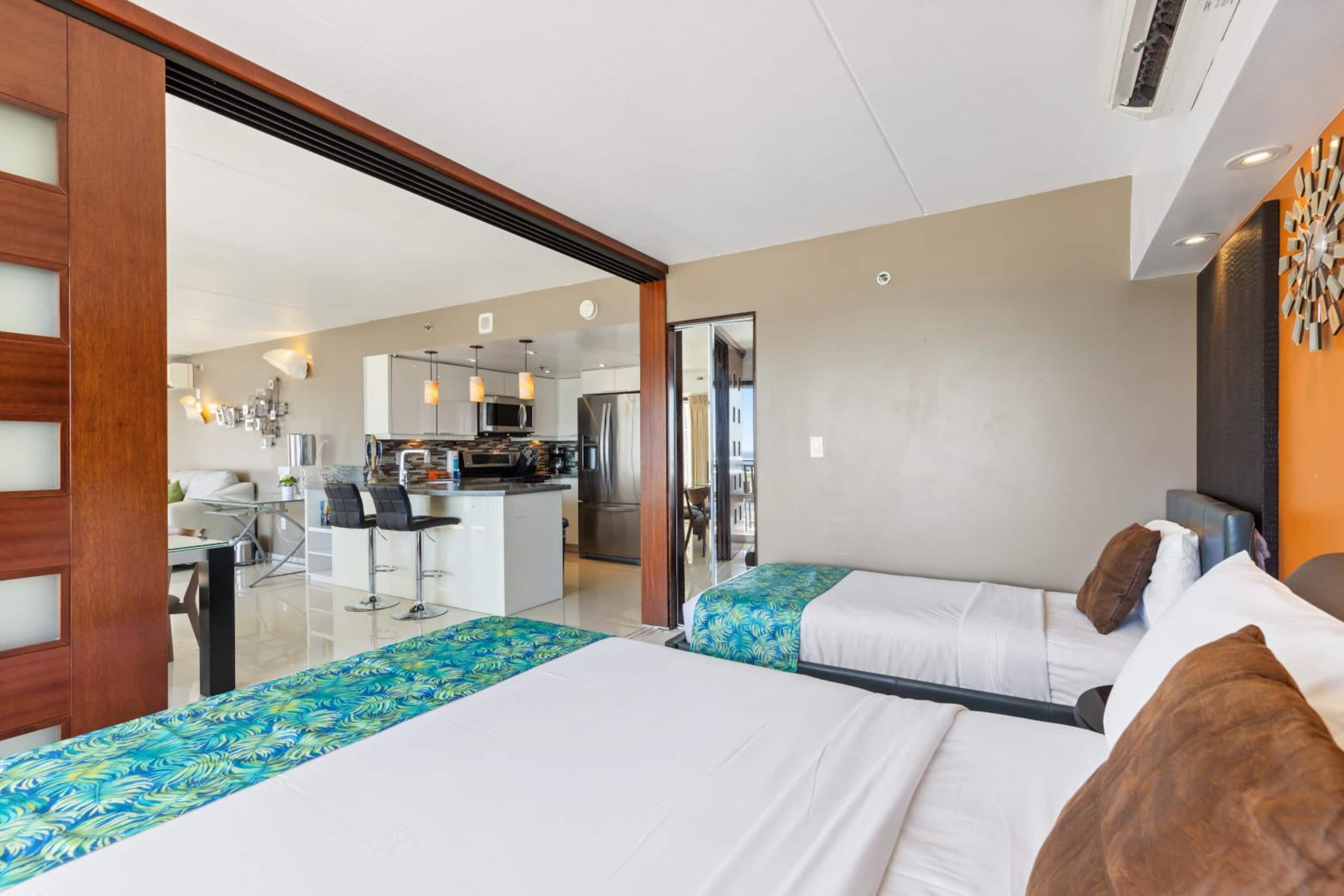 Ocean View 2 Bedroom/2 Bath Condo at Ilikai Resort - Image 16