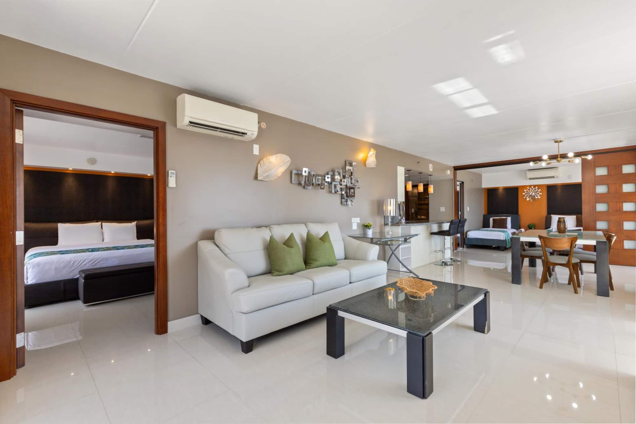 Ocean View 2 Bedroom/2 Bath Condo at Ilikai Resort - Image 4