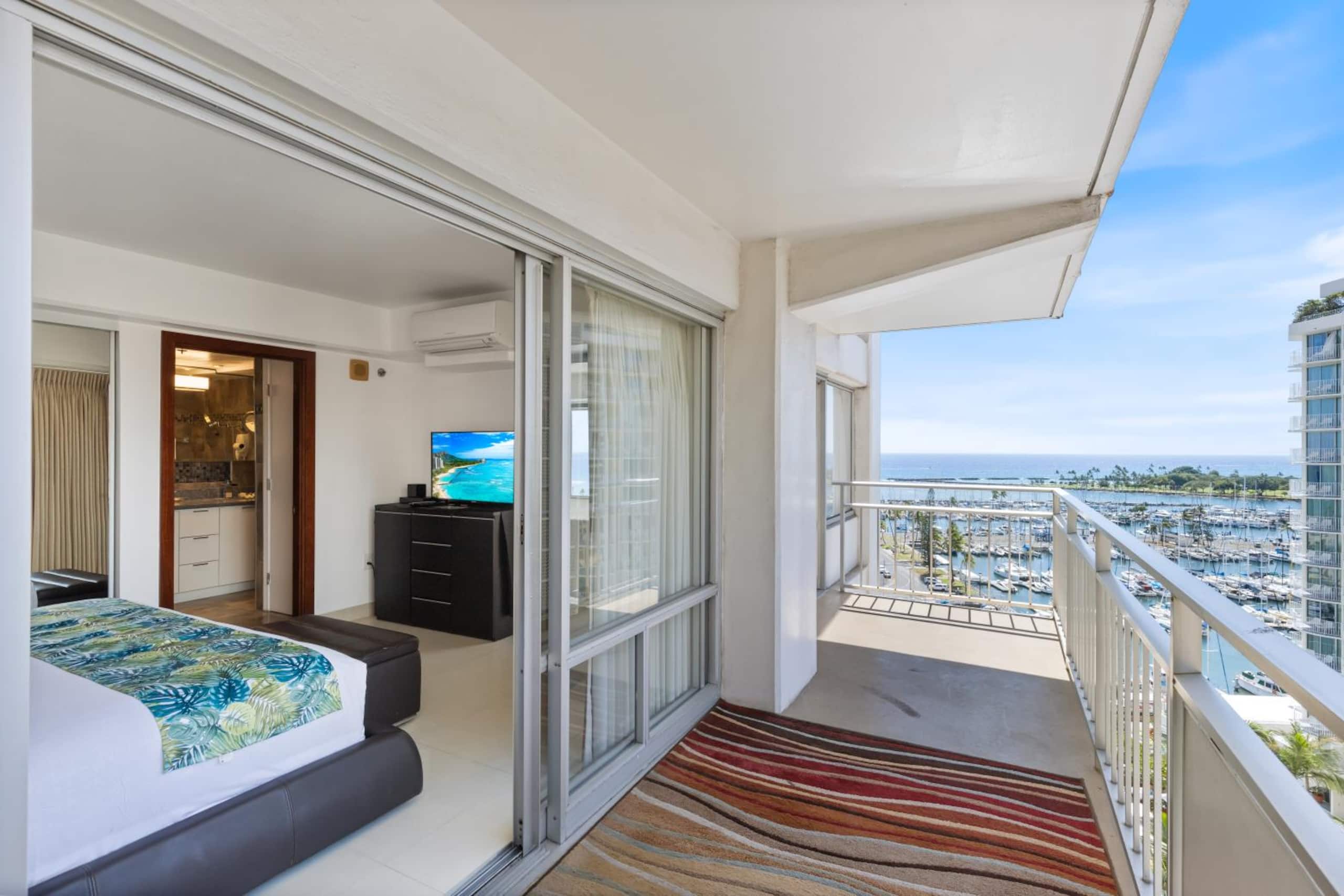Ocean View 2 Bedroom/2 Bath Condo at Ilikai Resort - Image 23