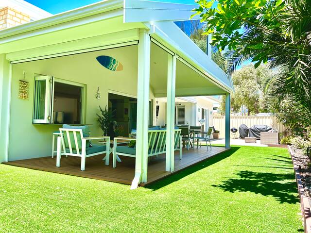 Beachside Tropical Paradise! gallery image 4