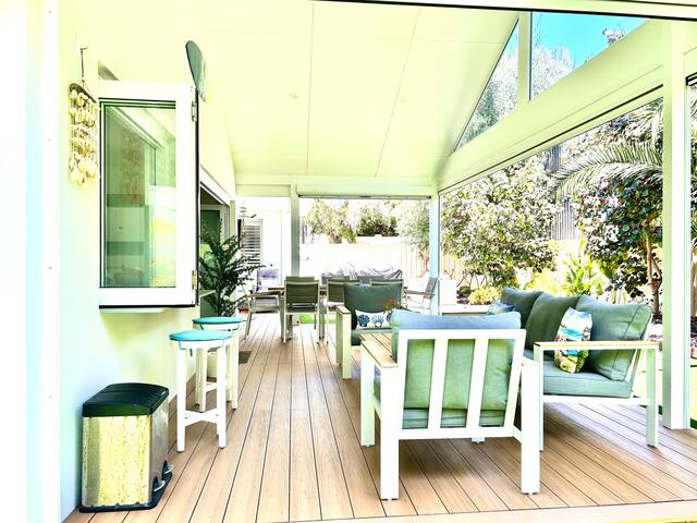 Beachside Tropical Paradise! gallery image 3