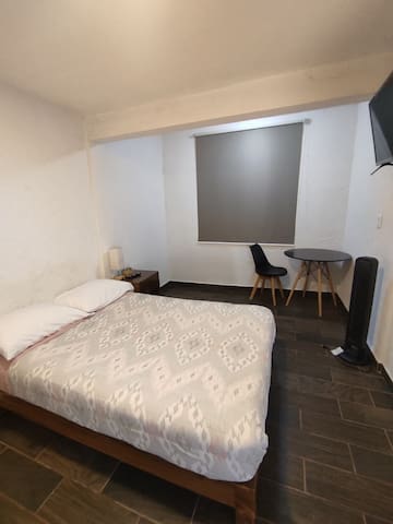 Entire home with 3 bedrooms in Santiago De Querétaro - Casa/6 personas/ Cochera cerrada amplia/facturamos