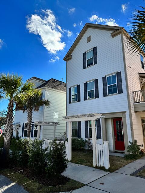 Stunning New Home w/ Walkable Village
