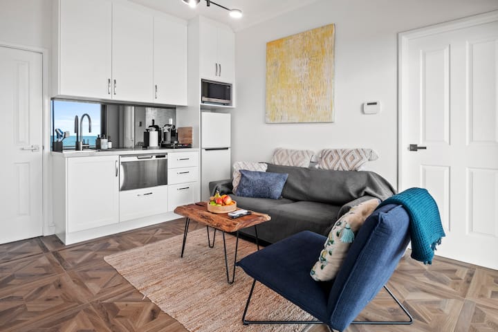 Quinns By The Sea | Absolute Beachfront Escape - Mindarie