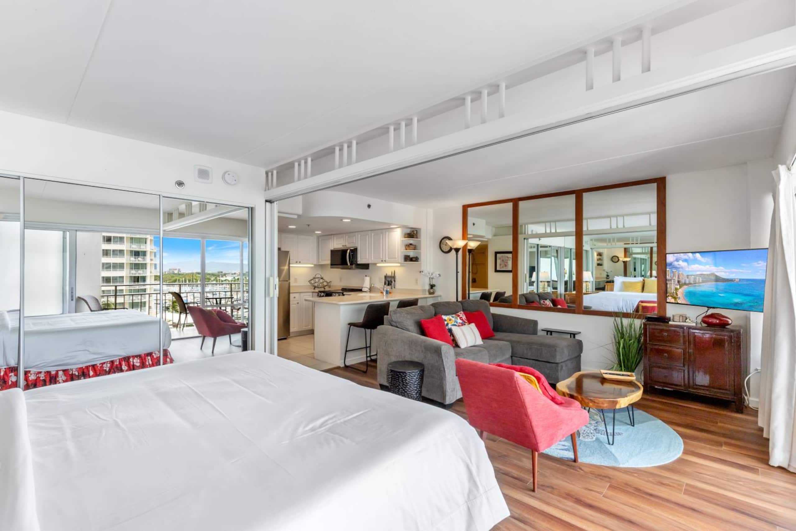 Waikiki Oceanview Resort Pool | Gym | Free Parking - Image 18