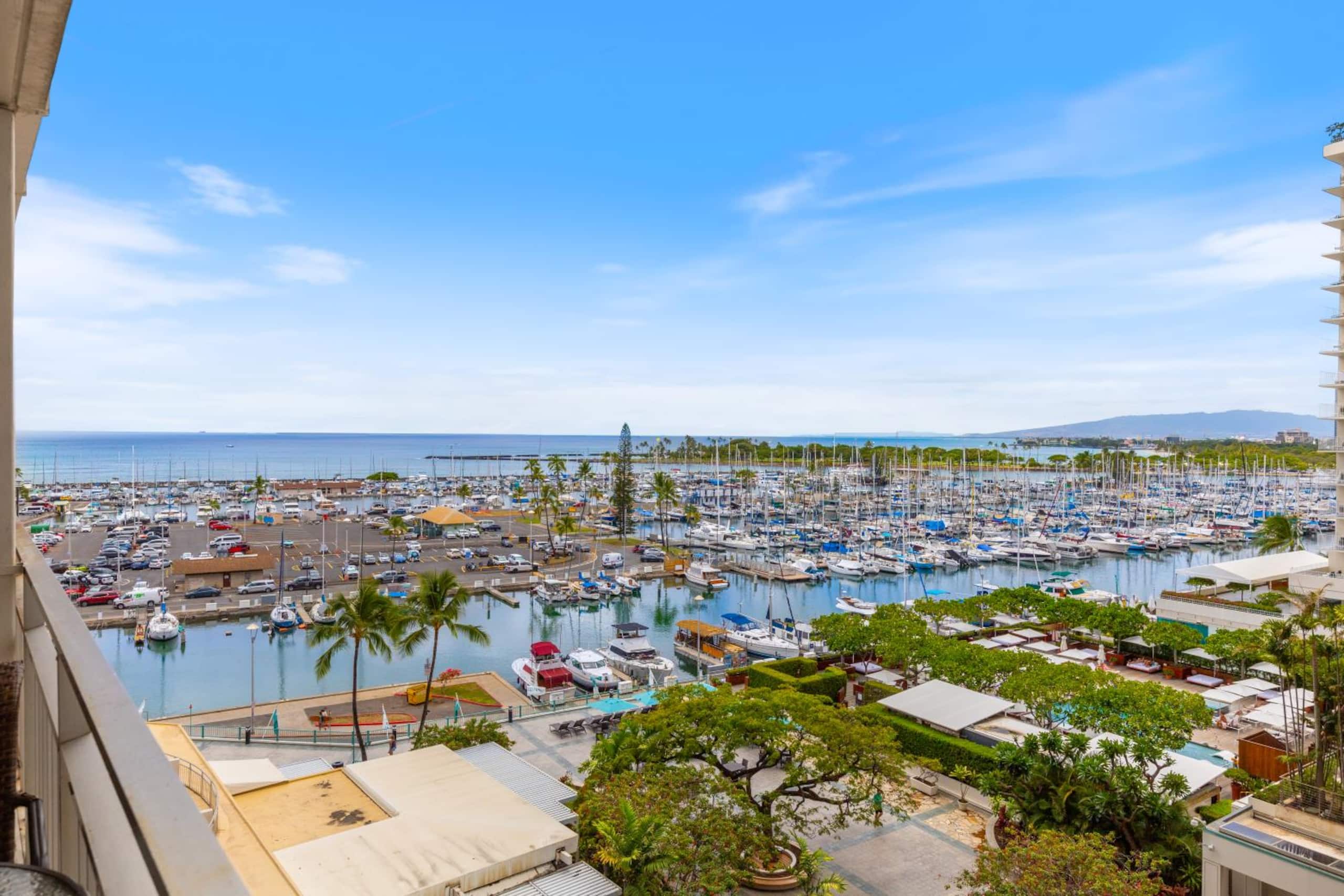 Waikiki Oceanview Resort Pool | Gym | Free Parking - Image 19