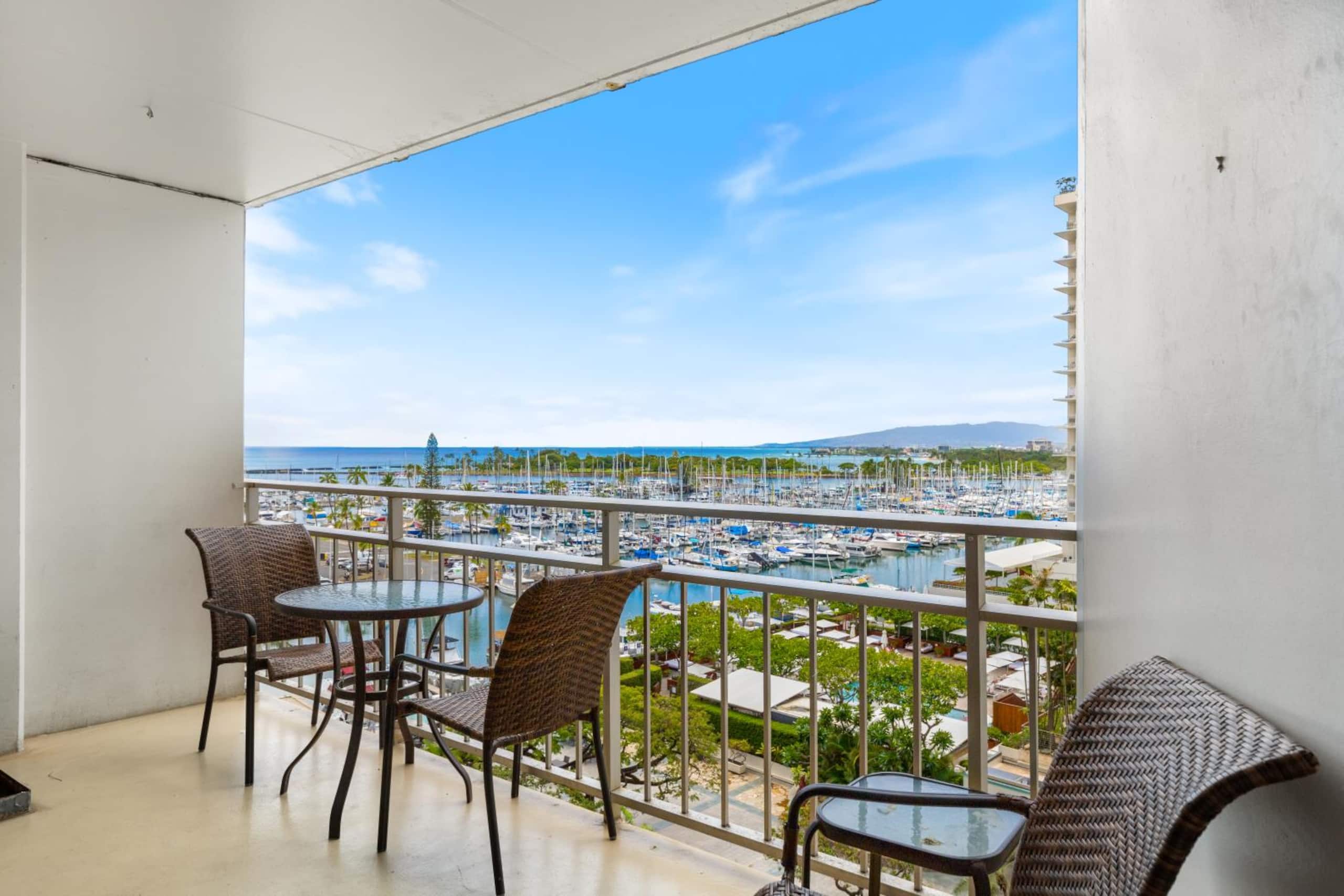 Waikiki Oceanview Resort Pool | Gym | Free Parking - Image 12
