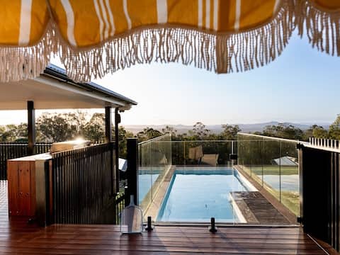 Luxury Mountain Retreat - 1hr Noosa - Sleeps 10