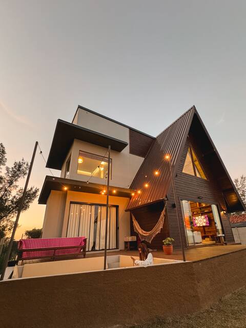 The Beach Chalet (seaside with a bathtub)