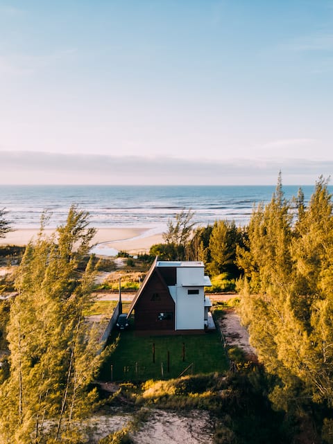 The Beach Chalet (seaside with a bathtub)