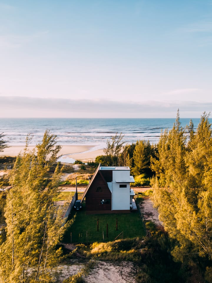 The Beach Chalet (seaside with a bathtub)