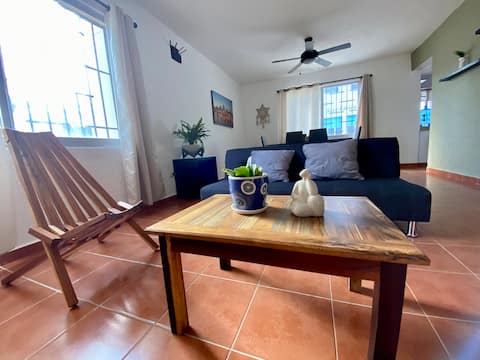 Popular Airbnb listing: Peach_35 Downtown apartment 7 minutes from the beach in Supermanzana 2 A