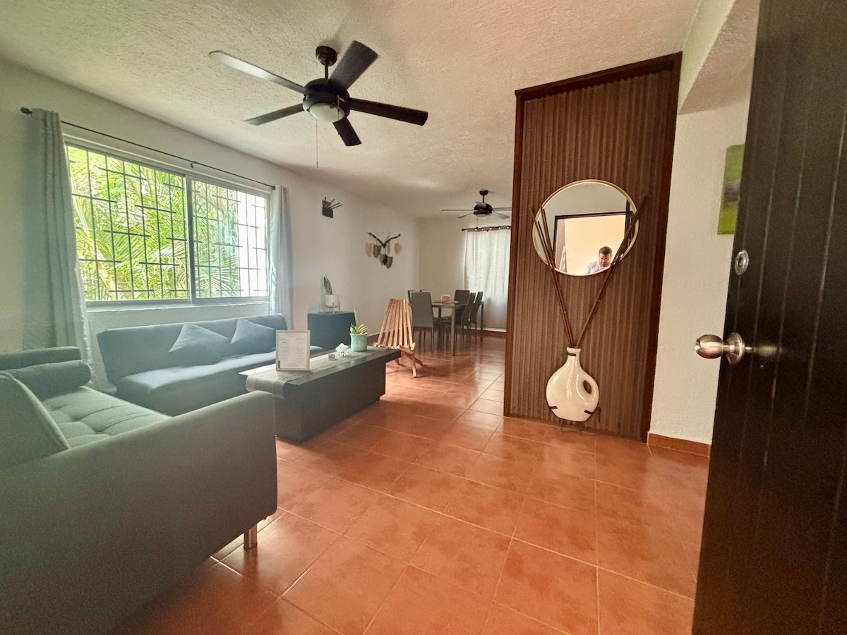 Airbnb con mejor rendimiento: Peach35 Downtown apartment, 7 minutes from the beach en Supermanzana 2 A