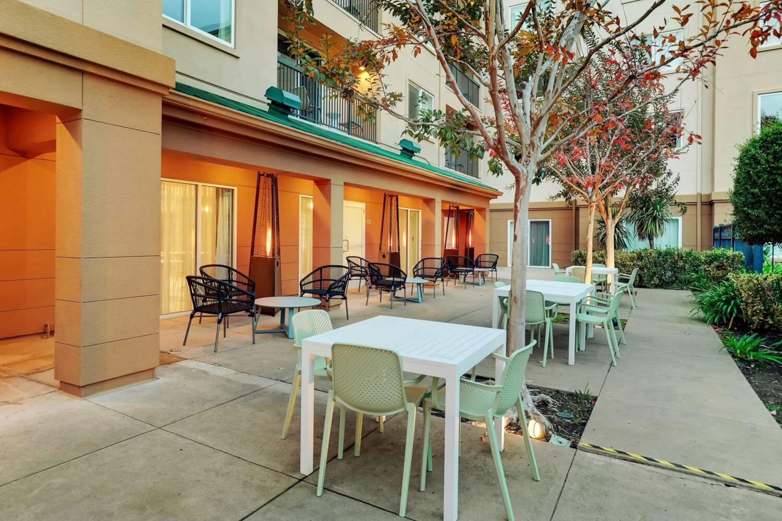 Hotel in South San Francisco · ★4.54 · 2 bedrooms · 2 private baths - Image 28