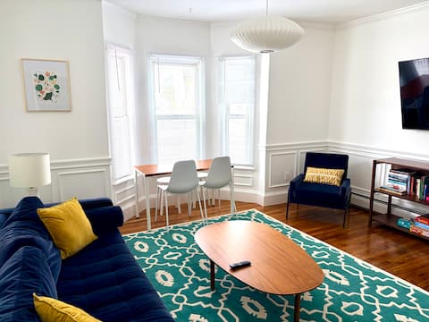 Stylish 2BR Near Harvard, MIT & Boston