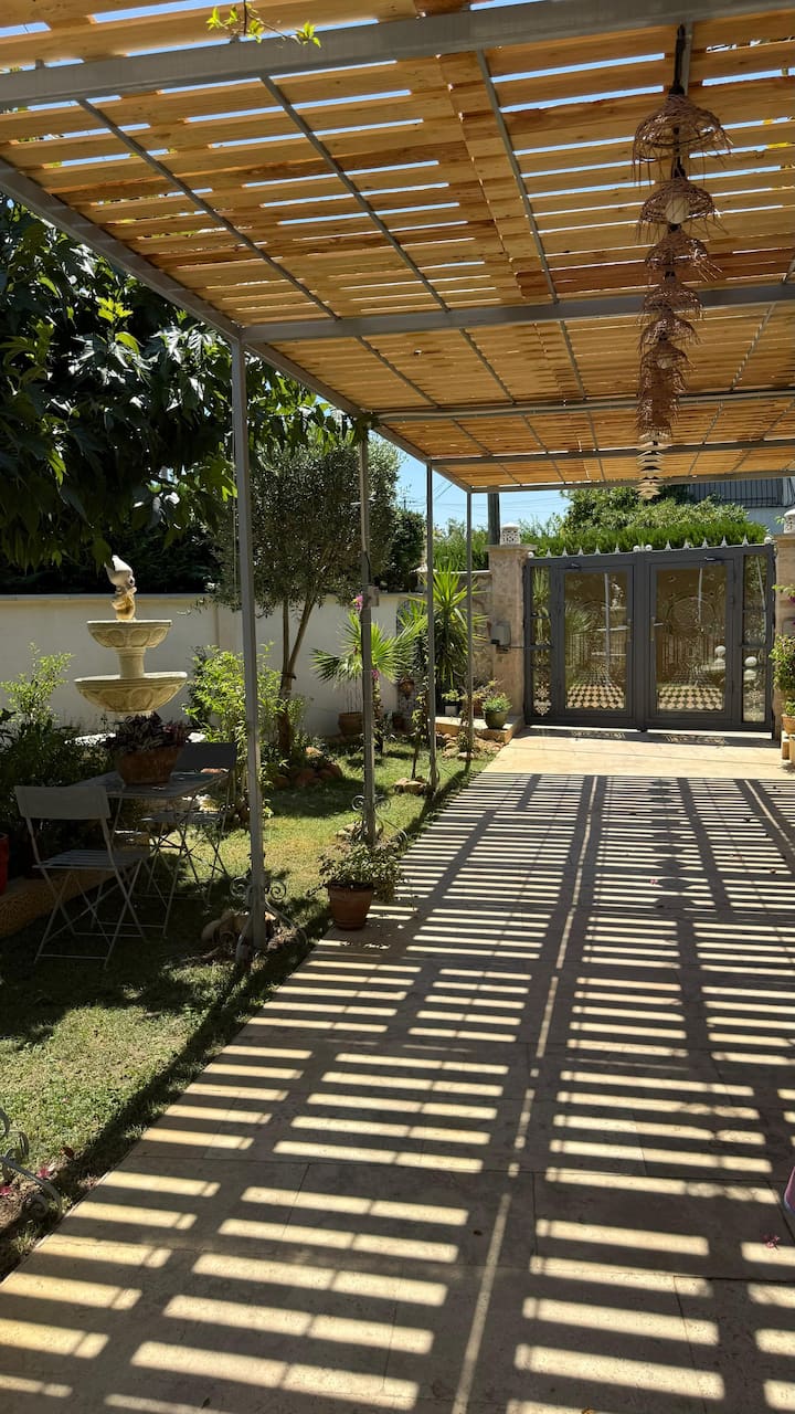 Superbe T2 Au Rez-de-chaussée Avec Jardin - Arles