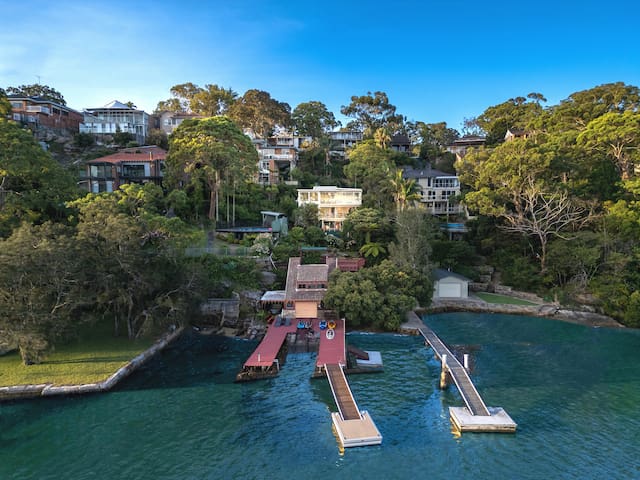 Waterfront Retreat w/ 2 Jetty – Close to Airport