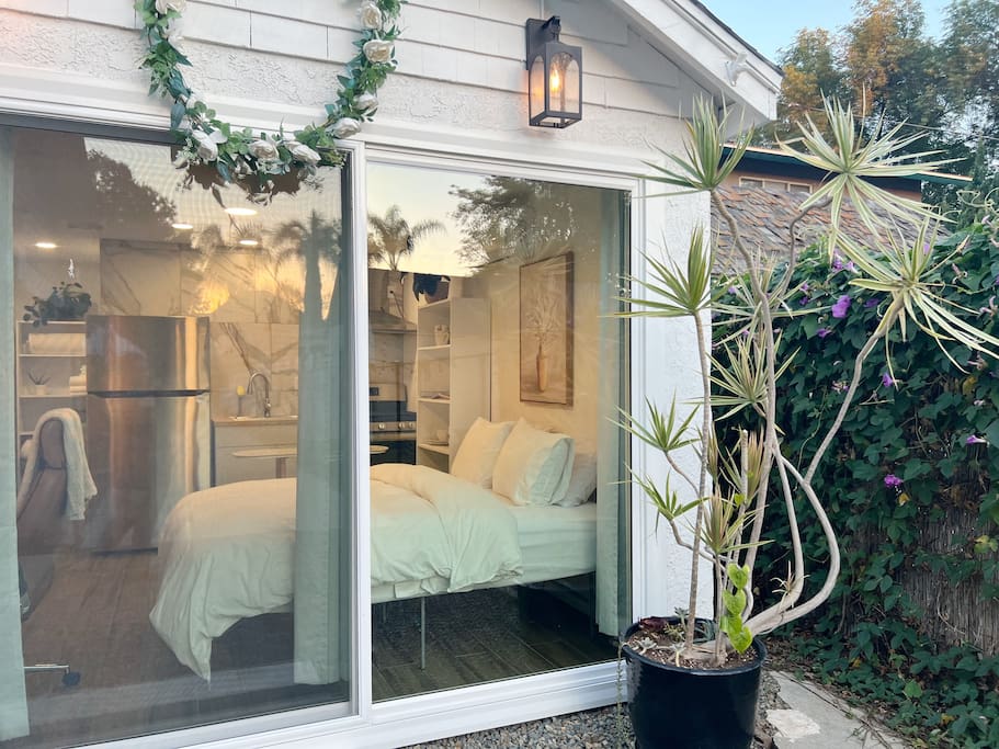 Casa Blanca: Guesthouse in Downtown Riverside