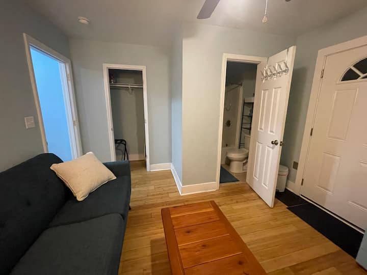 Live Oak Studio Suite- Cleaning Fee Included - Gulfport, MS
