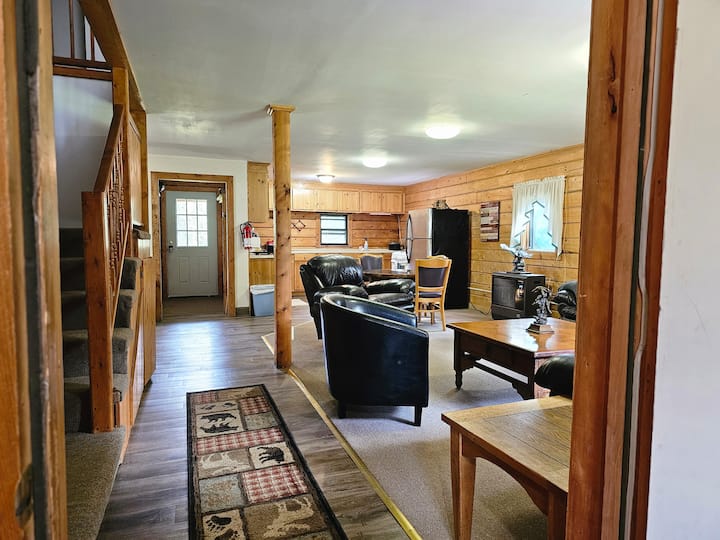Spruce House • 8 Bedroom Log Home - Wrangell-St. Elias National Park