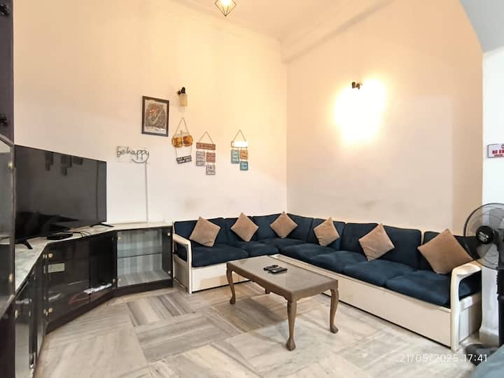 Living room image 3