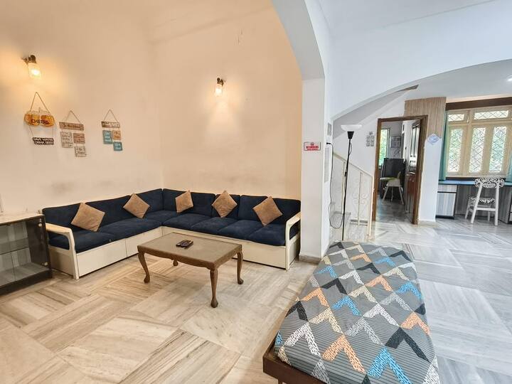 Living room image 7