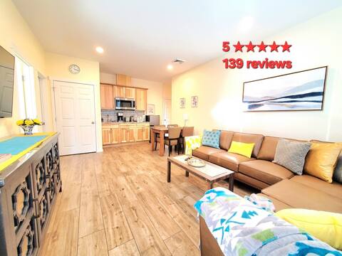 Private Entry/702 sqft/ 2BR/1BATH/Living Room.
