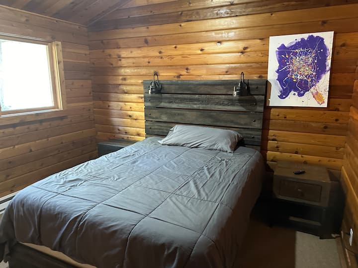 Спалня 1 с двойно легло и смарт телевизор