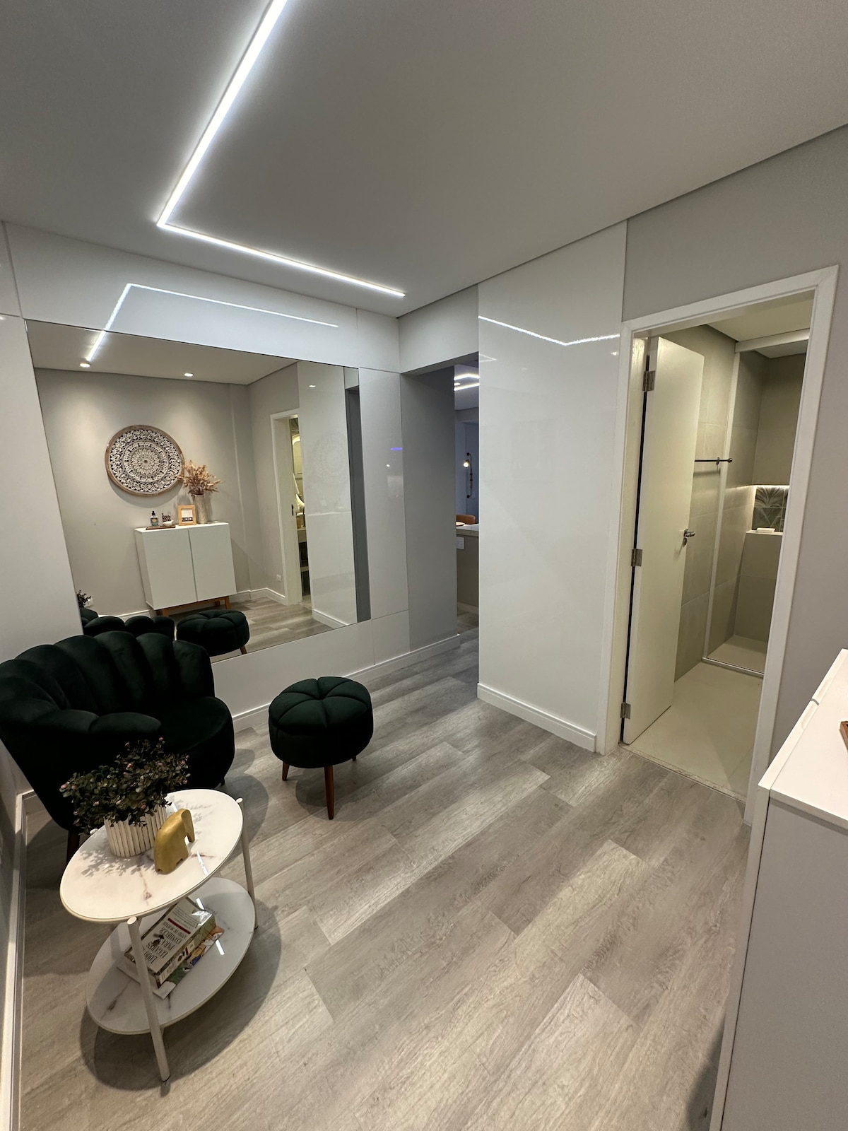 Airbnb em destaque: Apê da Ponta/Quadra Praia/Wi-Fi/Netflix/Automation em Santos