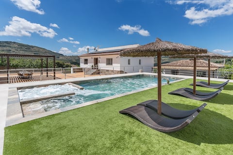 La Villa de Alba - Pool, Jacuzzi and Game Room