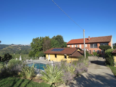 La Terrazza I, Hilltop Farmhouse with Pool