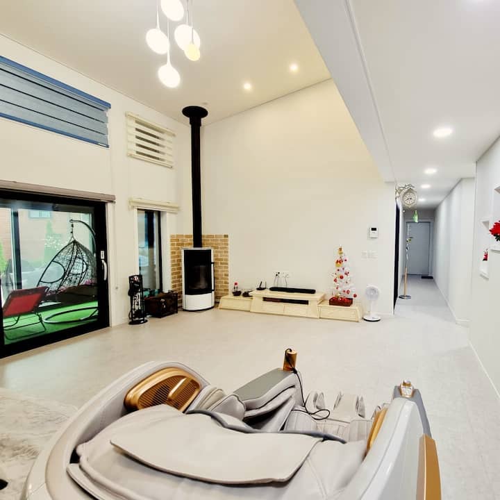 Private vacation home, 2-story loft, barbecue, electric car charging, Cheongpungho cable car and…