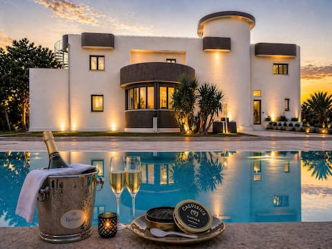Gigasuite. Seaside Design Villa. Pool+SPA. 20 Beds
