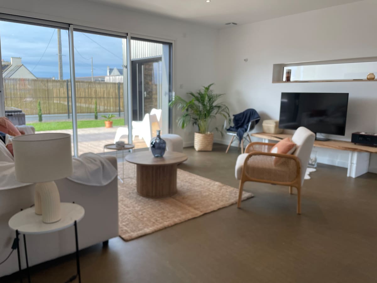 Annonce Airbnb populaire: Cottage Porsguen – Private Pool à Plouescat