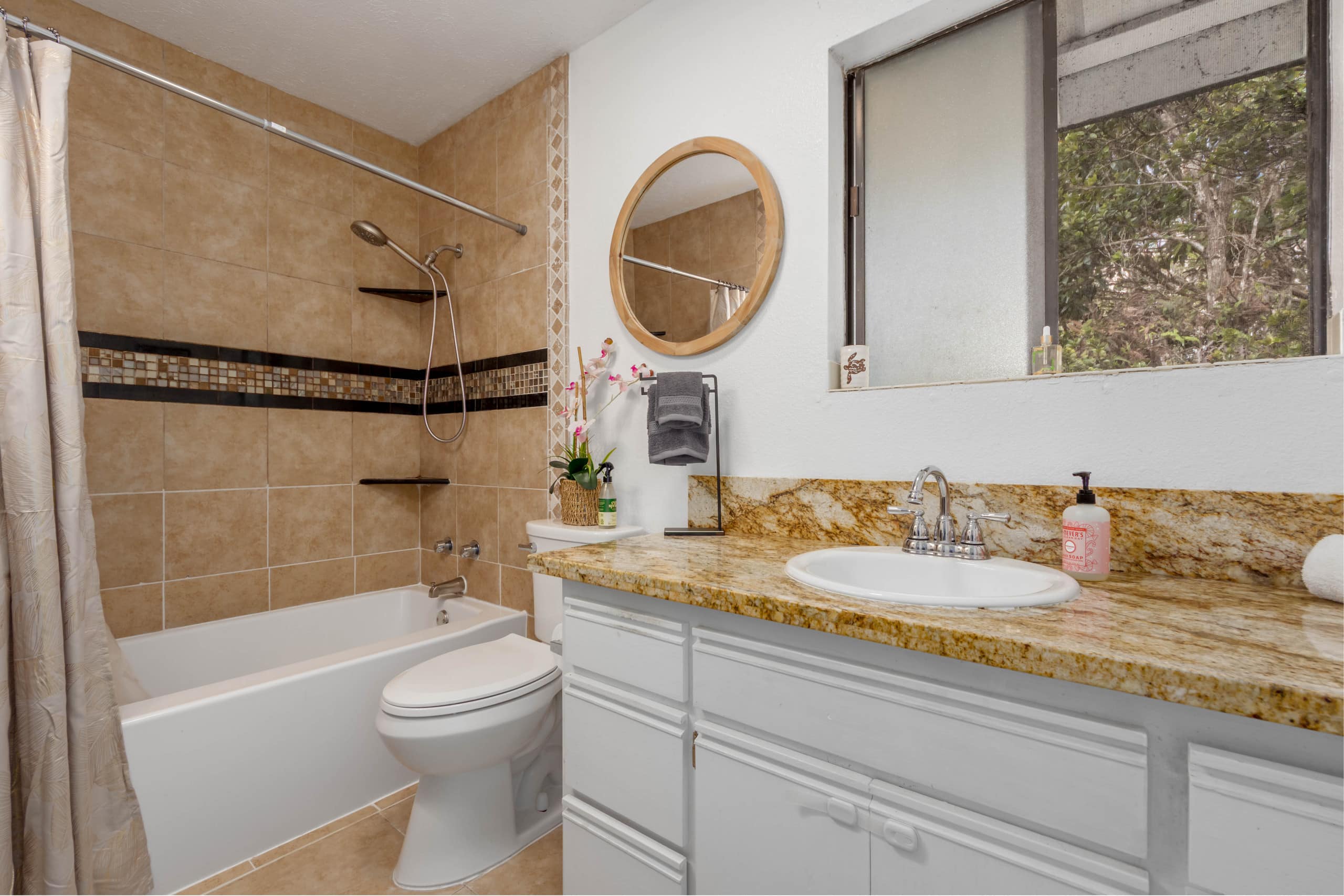 Home in Volcano · ★4.7 · 2 bedrooms · 3 beds · 1 private bath - Image 15