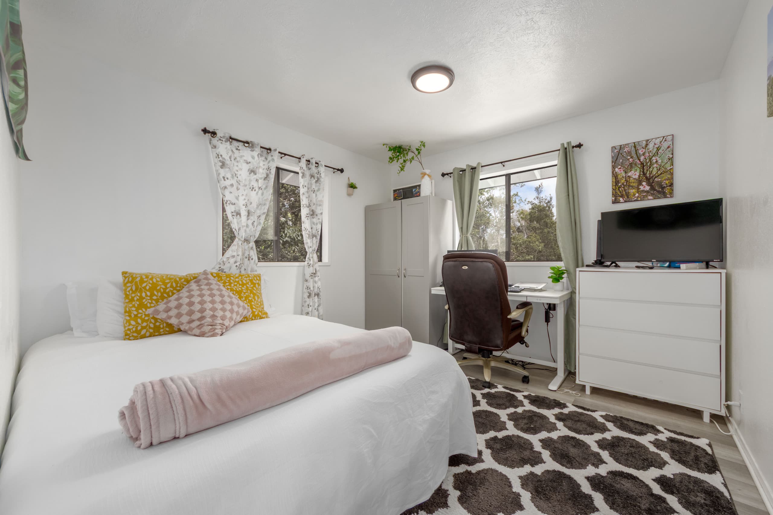 Home in Volcano · ★4.7 · 2 bedrooms · 3 beds · 1 private bath - Image 3