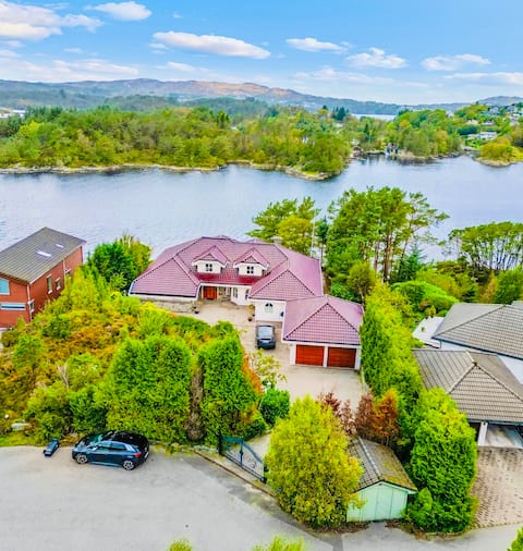 Luxe Ocean Villa w/boat&kayaks, 15min from Bergen!