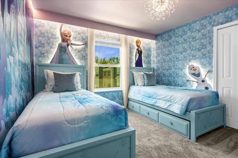 5 Bedroom/ 4 Bathroom/ Storey Lake (2601 Ss)