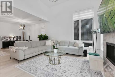 Stunning Home close to Ottawa