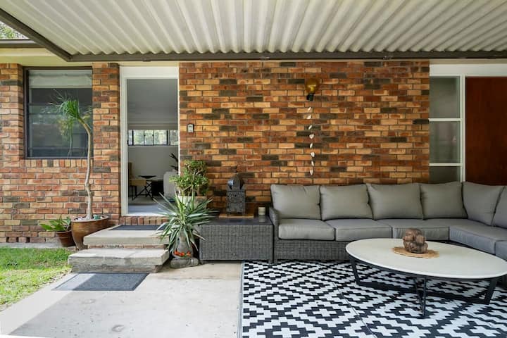 Oak Retreat Bliss By The Beach - Northern Beaches Council