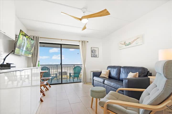 Sunrise&sea!-4th Floor Oceanfront-pool-summerdeals - Crescent Beach, FL